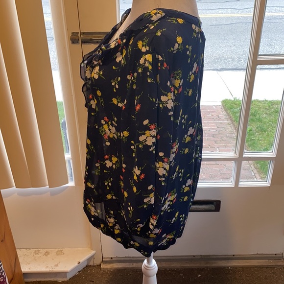 🌺Torrid Blue Floral sheer blouse🌺 - Picture 6 of 10